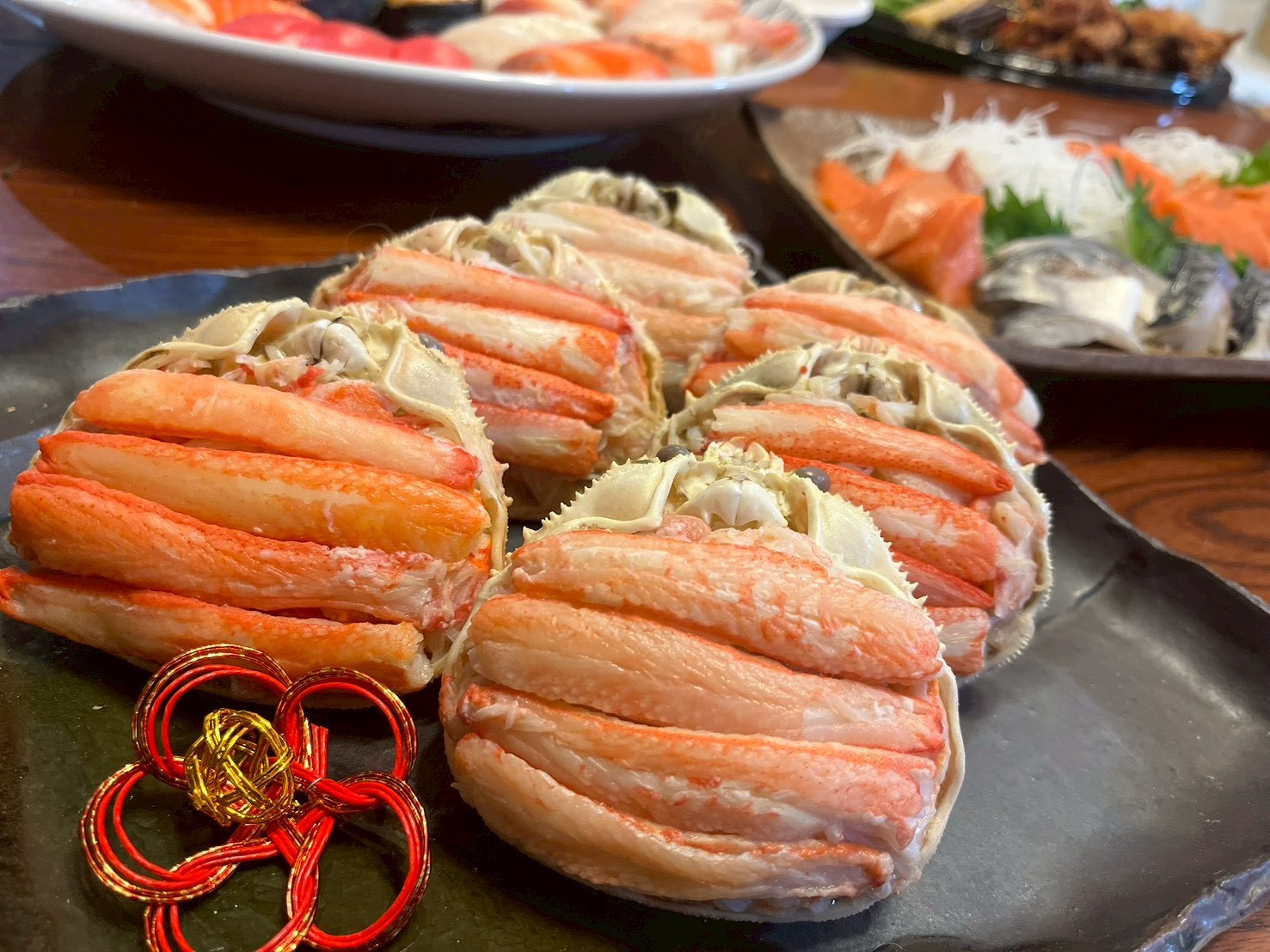 甲羅盛の食卓シーン
